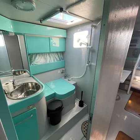 Nuit Atypique Sur Un Bateau Linge Et Menage Inclus - Boat Paradise La Rochelle