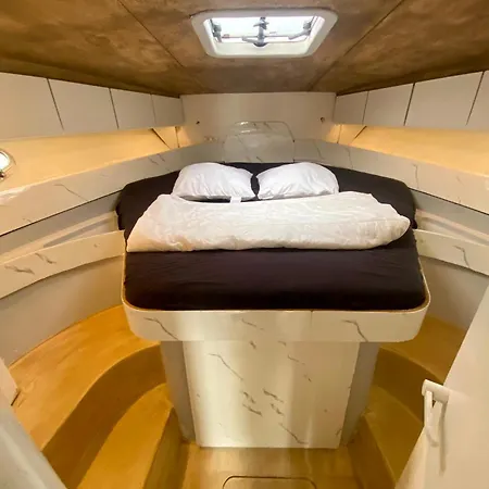 Ботель Boat Paradise - Experience A Bord *